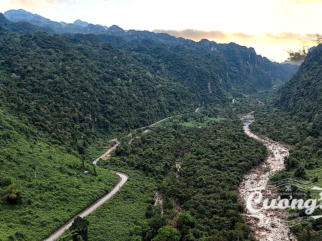 on-road motorbike tour Ha Giang